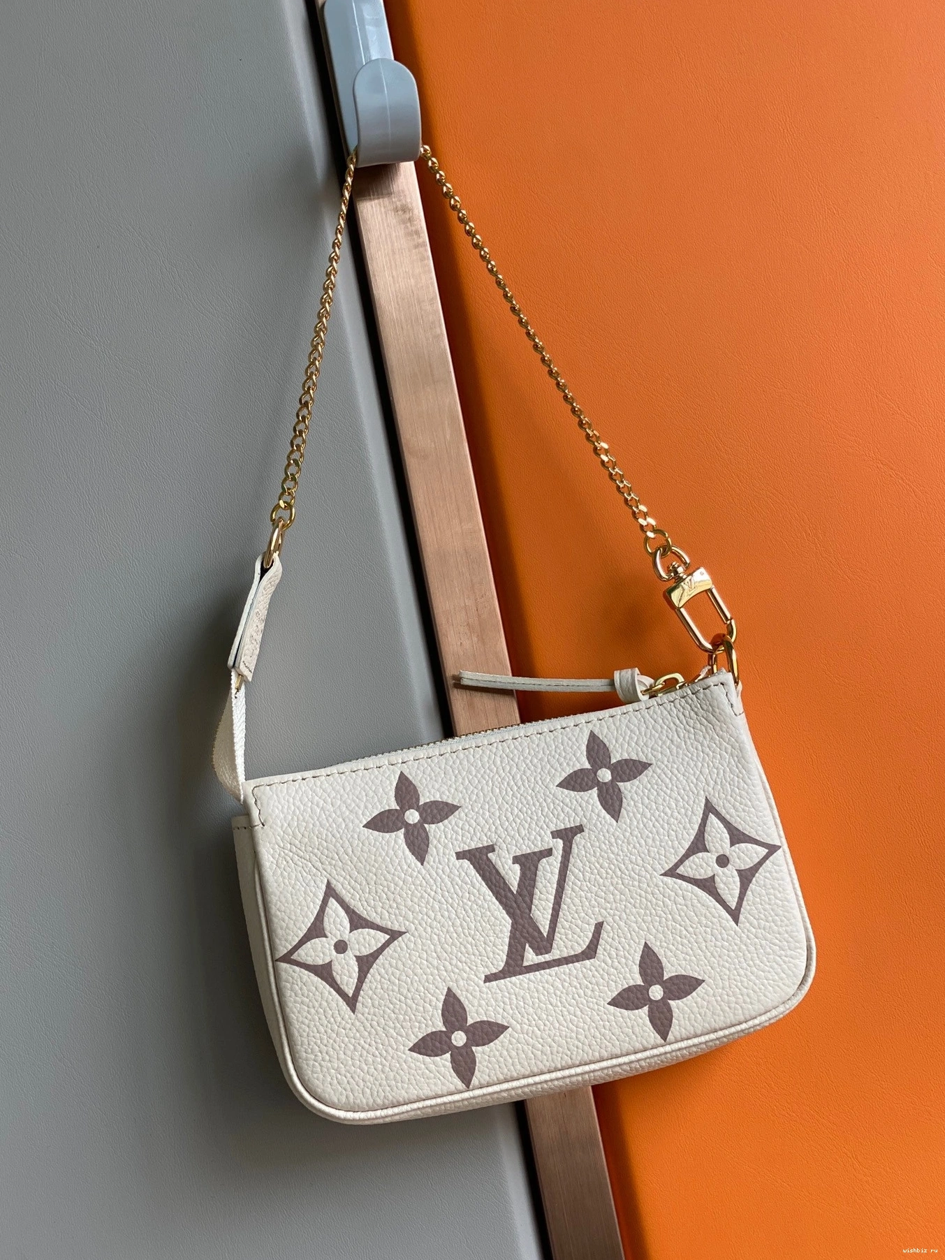 WIS LOUIS MINI VUITTON POCHETTE ACCESSOIRES 1023